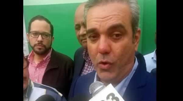 Luis Abinader acusa al Gobierno de comprar cédulas