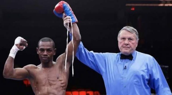 Boxeador dominicano dice le robaron 70 mil dólares en aeropuerto Las Americas