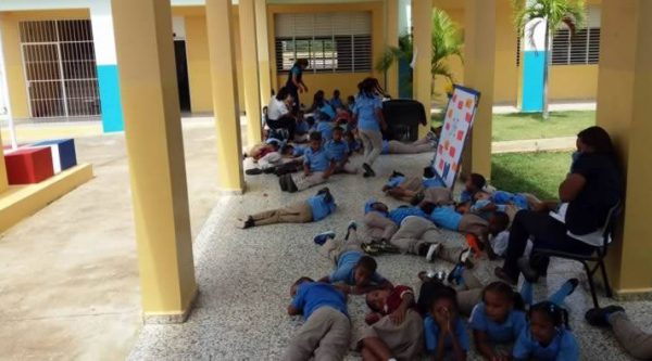 Estudiantes y maestra se intoxican en escuela de Nagua según El Caribe