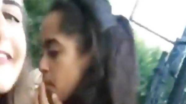 Video capta a la hija mayor de Obama fumando supuestamente marihuana