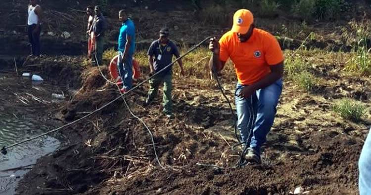Tres menores desaparecen tras lanzarse en pozo en San Pedro de Macorís