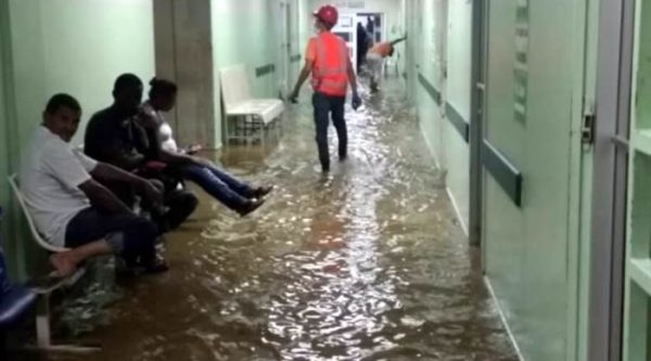 Video: Se inunda Hospital Cabral y Báez de Santiago