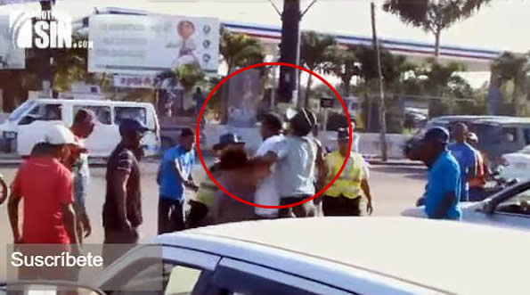 Agentes de AMET se enfrentan a trompadas con ciudadano en La Romana