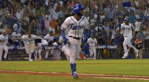 Licey vence al Escogido; Tigres llevan seis victorias en línea [Video]