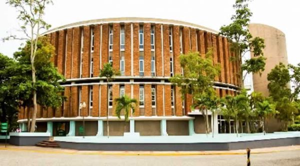 Asaltan estudiantes de la universidad UNPHU en aula