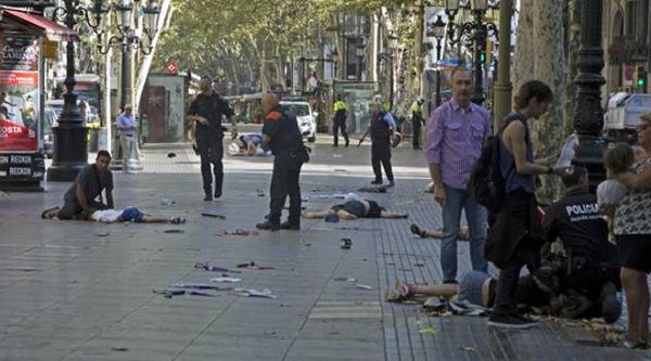 Muertes en Barcelona suben a 14, matan cinco terroristas