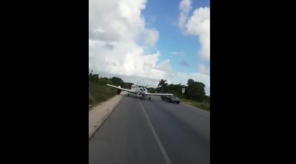 Video: Avioneta aterriza de emergencia en Punta Cana