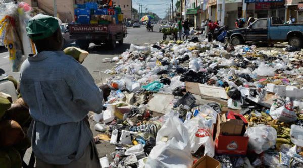 Atención David Collado: La basura vibra en Santo Domingo