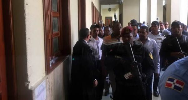 Blas Peralta llega sonriente a la audiencia por el asesinato de Aquino Febrillet