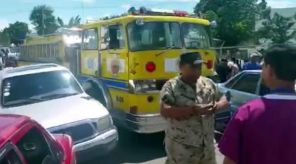 Mujer muere cuando la trasladaban en camión de bomberos por falta de ambulancia