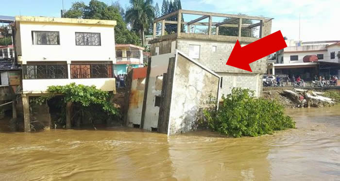 Video: Momento en que una casa se cae por las lluvias en Gaspar Hernández