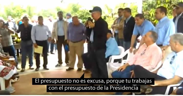 Video: Danilo Medina le da un boche en publico al director del Indhri