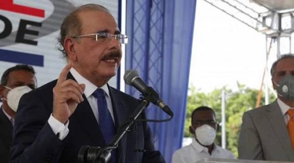 imagen danilo medina dice paso con notas sobresalientes