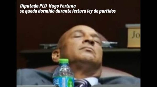 Diputado peledeista Hugo Fortuna se queda dormido durante lectura ley de partidos