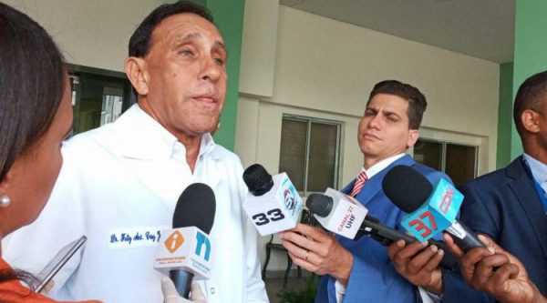 Doctor Cruz Jiminián tiene dengue y le harán prueba de COVID-19