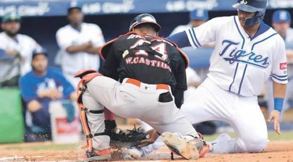 Escogido derrota de nuevo a Los Tigres del Licey