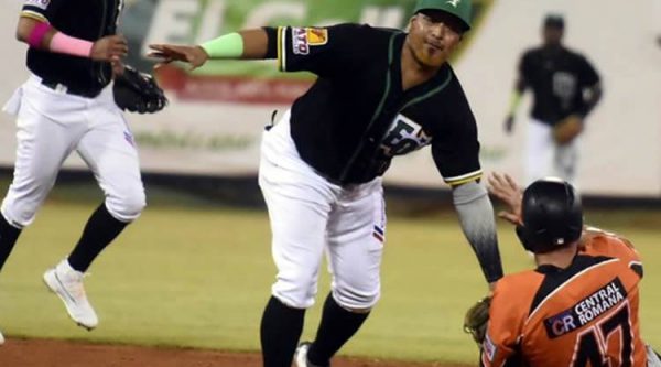 Estrellas dejan en el terreno a Toros