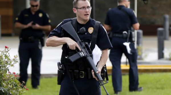 Ex-marine mata 3 policías en Baton Rouge, EE.UU.