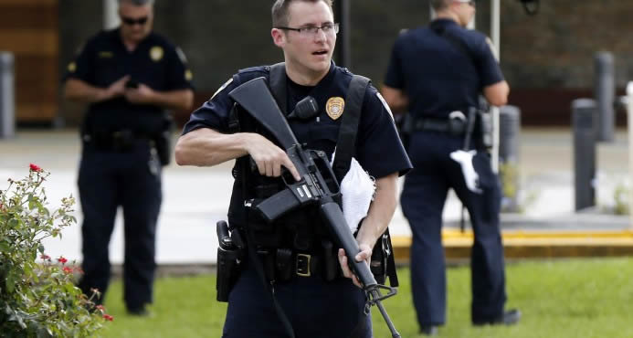 Ex-marine mata 3 policías en Baton Rouge, EE.UU.