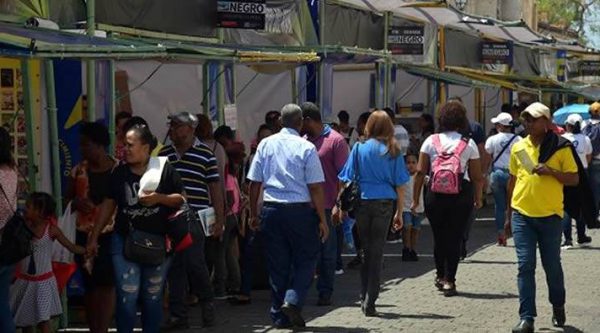 Algunos se quejan de la Feria del Libro en la Zona Colonial