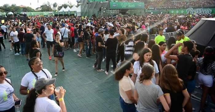 Festival Presidente arrancó con casi 2 horas de retraso y el público pidió a Omega