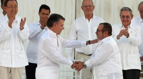 Gobierno y FARC firman la paz en Colombia