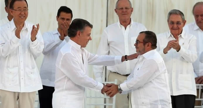 Gobierno y FARC firman la paz en Colombia