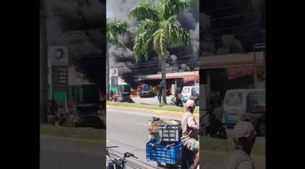 Video: Fuego en estación de combustibles en la prolongación 27 de Febrero