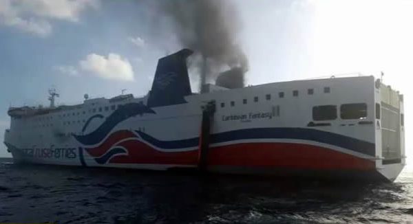 Se incendia ferry llegando a San Juan, Puerto Rico