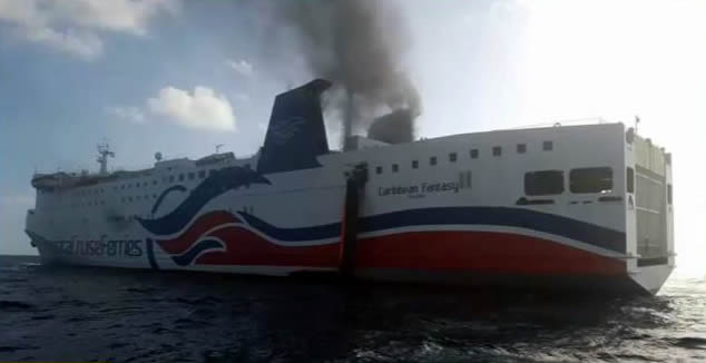 Se incendia ferry llegando a San Juan, Puerto Rico