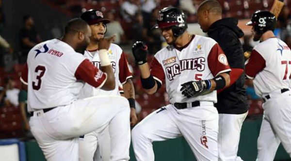 Gigantes vencen a Leones del Escogido 30-10-2018