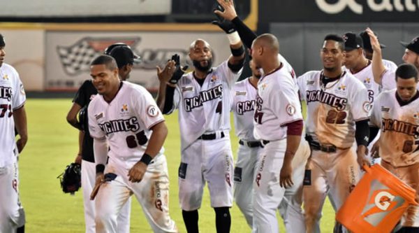 Los Gigantes vencen a Los Tigres del Licey (Round Robin 10/1/2018)