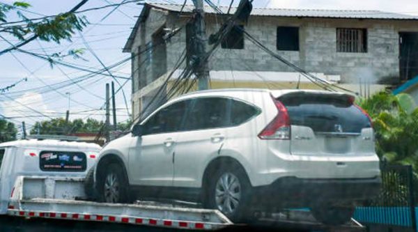 Video: Hallan un muerto y un herido dentro de yipeta en Santiago