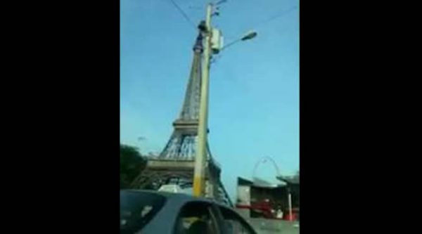 Video: Hombre intenta tirarse de la Torre Eiffel de la 27 de Febrero