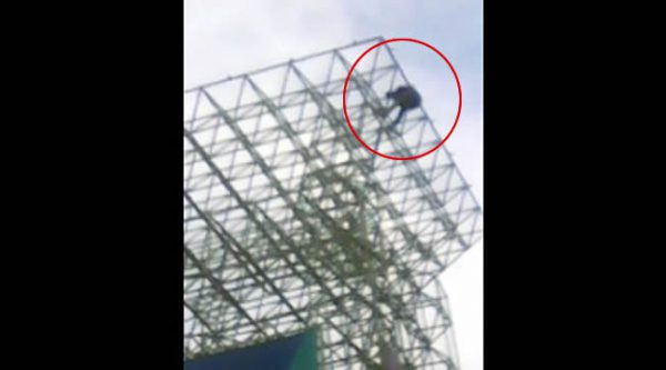 Video: Hombre amenaza con lanzarse de la torre de Megacentro