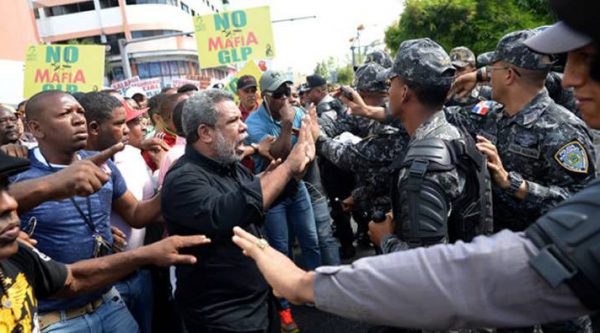 Choferes se lanzan a las calles en protesta con el lema ‘No Mafia GLP’