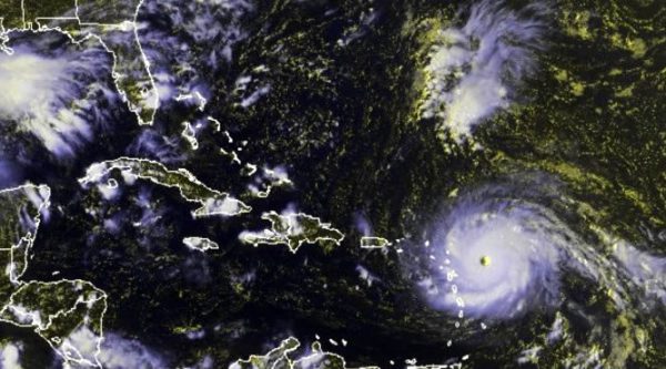 Ojo del huracán Irma pasa sobre San Martin y Anguilla y va rumbo hacia Puerto Rico