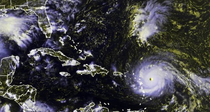 Ojo del huracán Irma pasa sobre San Martin y Anguilla y va rumbo hacia Puerto Rico