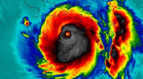 La «terrorífica» imagen del huracán Matthew tomada desde el espacio