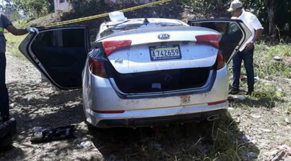 Identifican cadáveres encontrados dentro de carro en La Vega