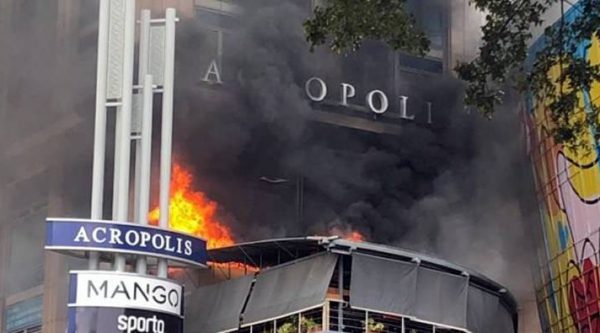 Video: Incendio en Acrópolis Center