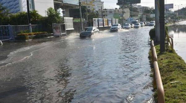 Isaac provoca inundaciones y derribo de árboles en la capital