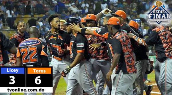 Los Toros derrotan a los Tigres del Licey y empatan la Serie Final