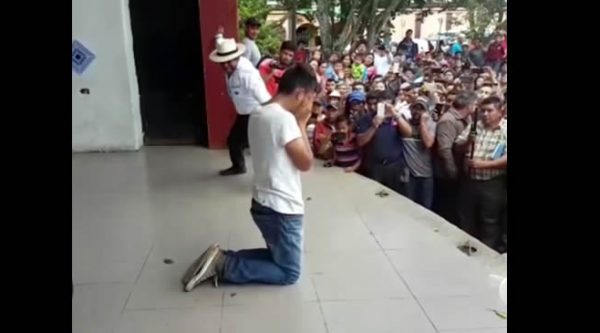 Video: Le dan una pela en público a un ladrón en Guatemala