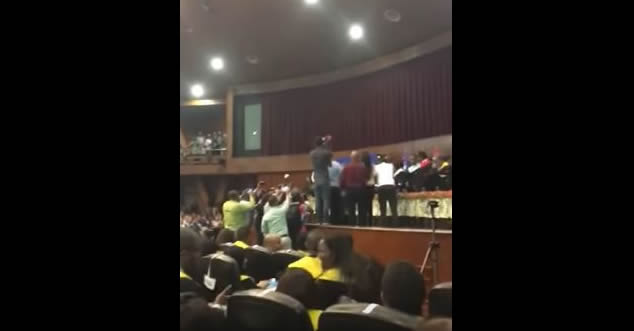 Video: Le vociferan ladrón a Félix Bautista en su graduación