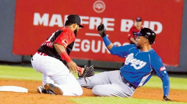 Leones del escogido frena a los temibles Tigres del Licey