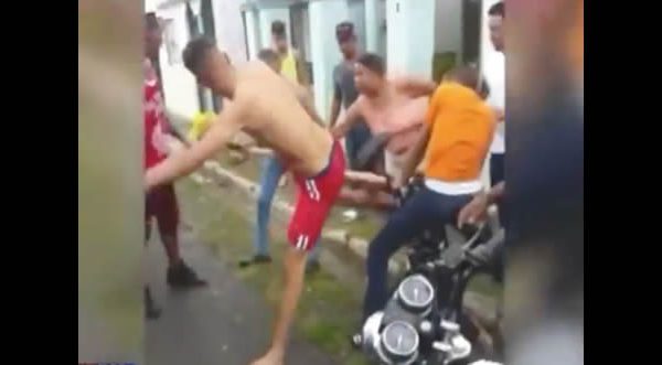 Video: Multitud lincha a un supuesto ladrón conocido como Papilito