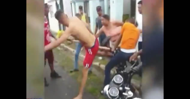 Video: Multitud lincha a un supuesto ladrón conocido como Papilito