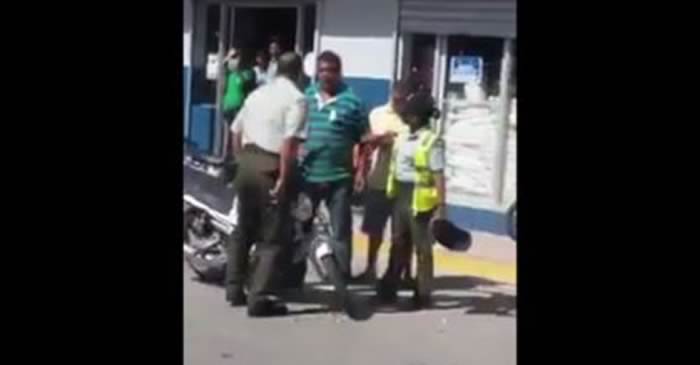 Video: Amet le quita motor a ciudadano a punta de pistola