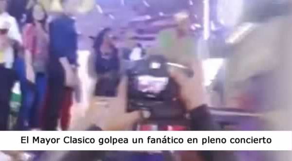 Video: El Mayor Clasico le dá galleta a un fanático y lo manda a sacar